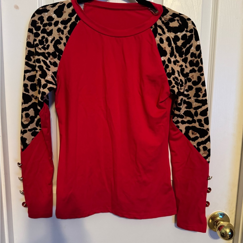 Red Leopard Print Sleeve Women's Top
